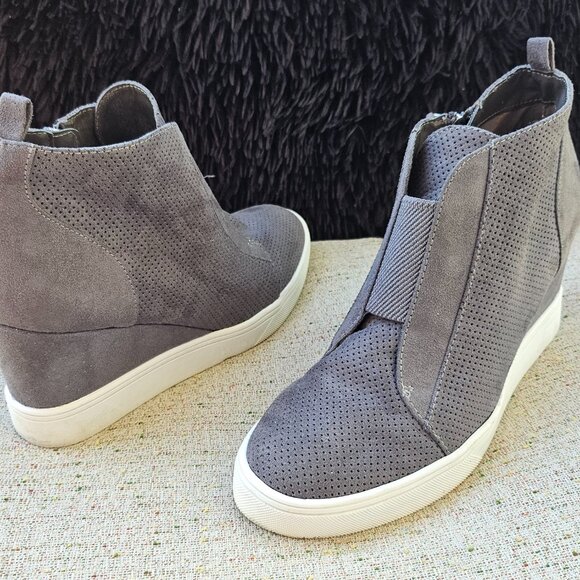 MIA Women Sneaker Wedge Shoes Ankle Booties Wedge Heels Gray Suede Side Zip - Picture 2 of 12